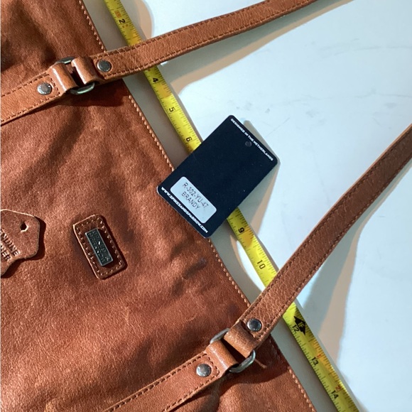 Spikes & Sparrow leather tote, zipper top,12”drop, slip in&zipper inside pockets - Picture 7 of 16